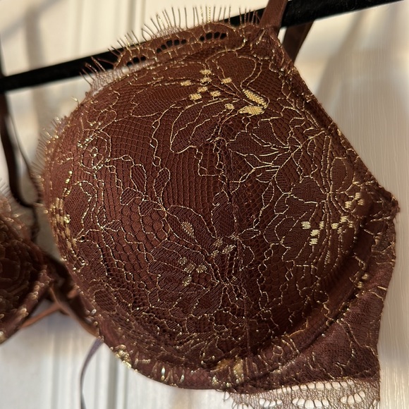 Beautiful Unique VS Bombshell Bra - Picture 2 of 5